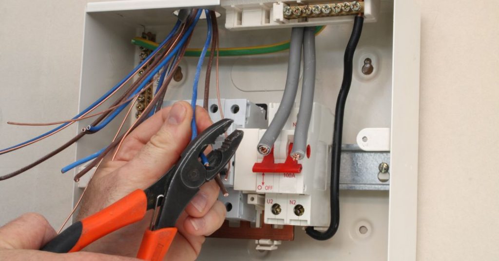 Circuitos e fiações elétricas em Cuiabá